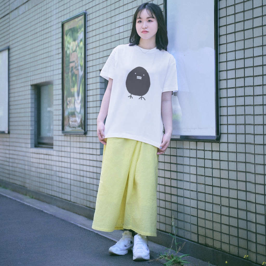 黒っぽい小鳥のTシャツ